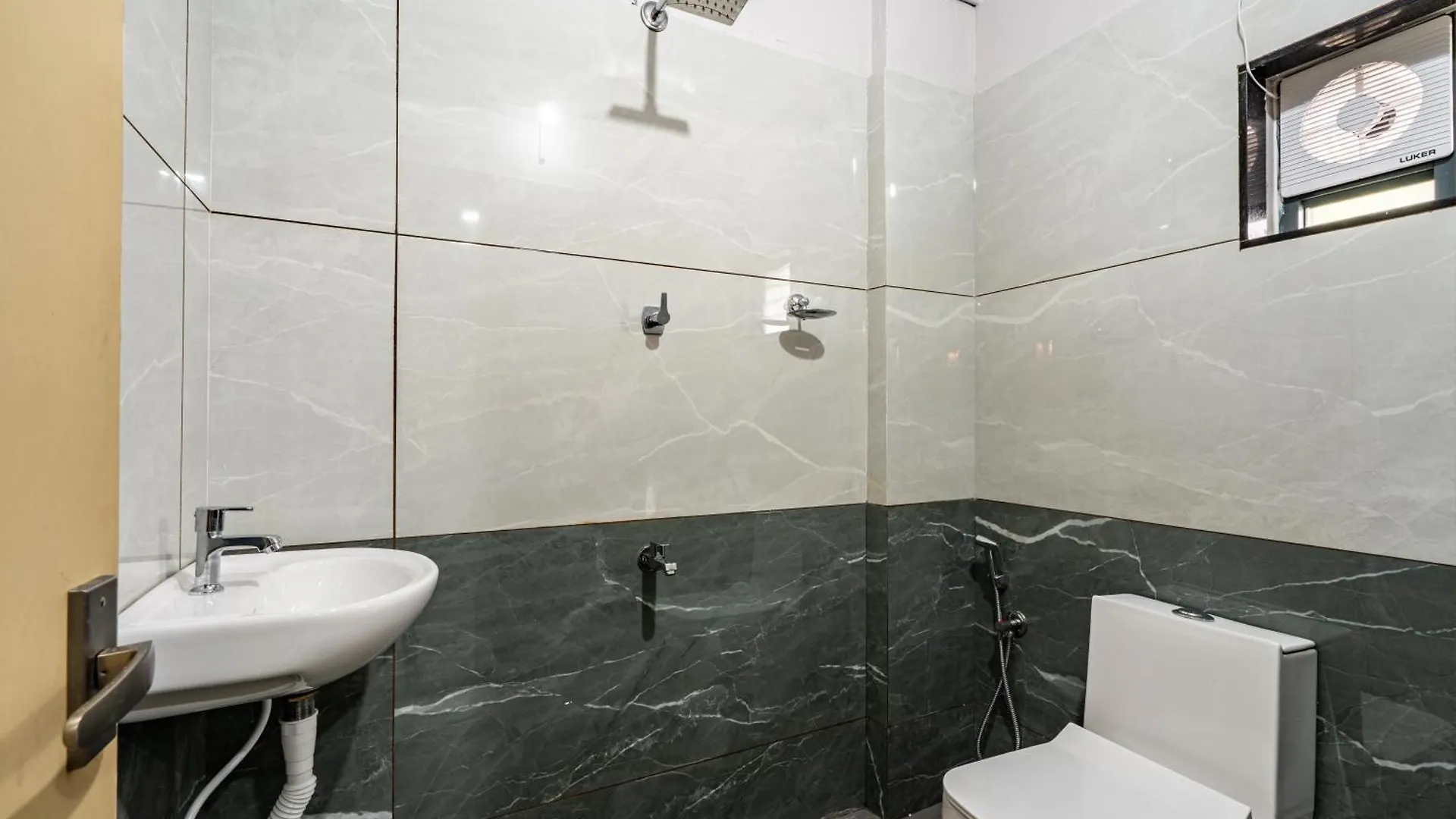Daan Residency Near Karukapilly Kaloor Palarivattom Hotell Kochi